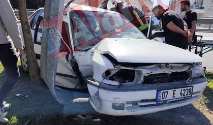 Alanya’da otomobil direğe çarptı: 1 yaralı, sürücü kaçtı