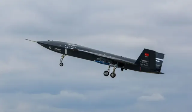 Bayraktar Kızılelma ilk atış testinde hedefi tam isabetle vurdu