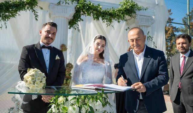 Eski Başkan Uludağ’ın eserinde kızının mutluluğu