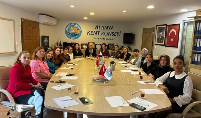 Alanyalı kadınlar 25 Kasım için toplandı