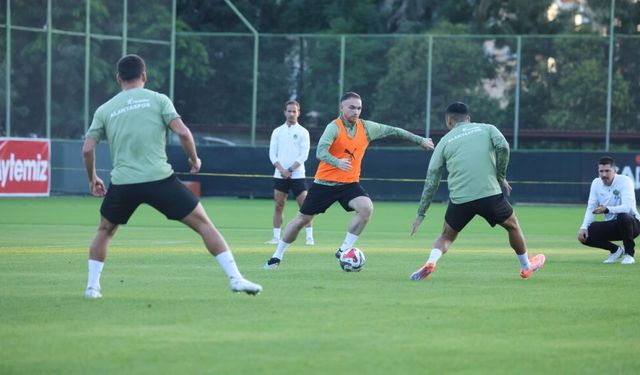 Alanyaspor'da milli arada tempo düşmedi