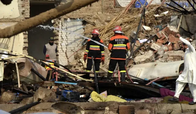 Tutkal fabrikasında patlama:18 ölü