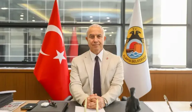 Başkan Özçelik 24 Kasım Öğretmenler Günü’nü kutladı