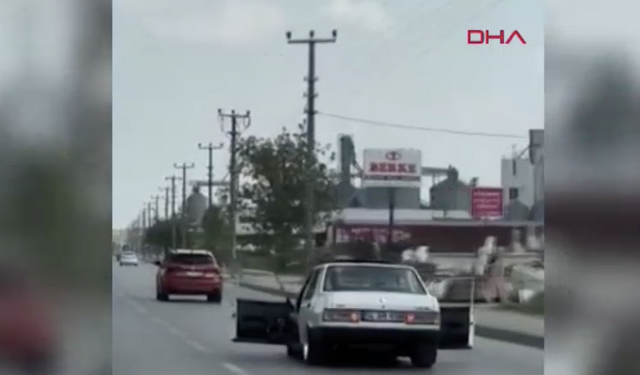 Kapısı açık şekilde ve yüksek müzikle trafikte seyreden sürücüye ceza yağdı