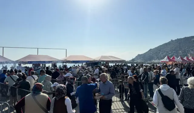 Alanya’da Karadeniz rüzgarı esiyor: Alanya 2 gün boyunca hamsi ve müziğe doyacak
