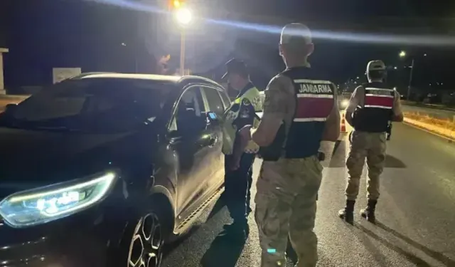 Jandarmadan duygulandıran hareket: Ceza yazdığı kişiyi öğrenince kendi cebinden ödedi