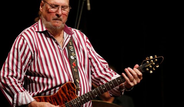 Ünlü müzisyen hayatını kaybetti