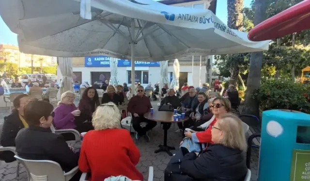 ALKÜ’nün çınarları Emekli Kahvesi’nde buluştu