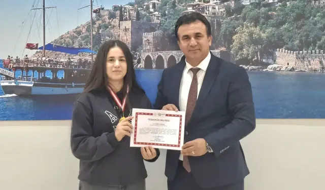 Alanyalı öğrenci resim yarışmasında il birincisi oldu