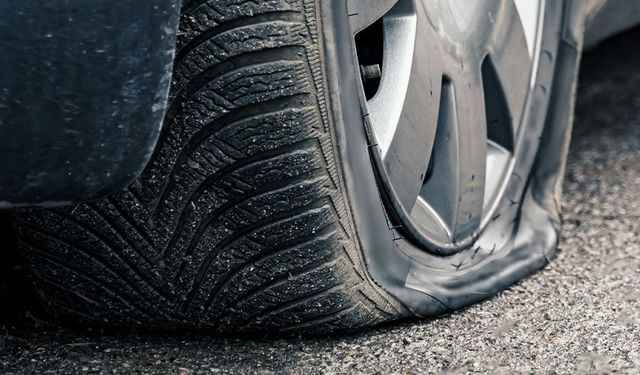 Alanya'da yok artık dedirten saldırganlık: Çok sayıda aracın lastiği bıçaklandı