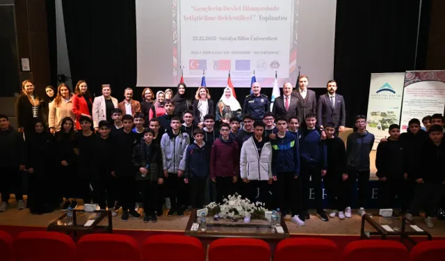 Antalya'da "devlet himayesindeki" gençlere yönelik çalıştay düzenlendi