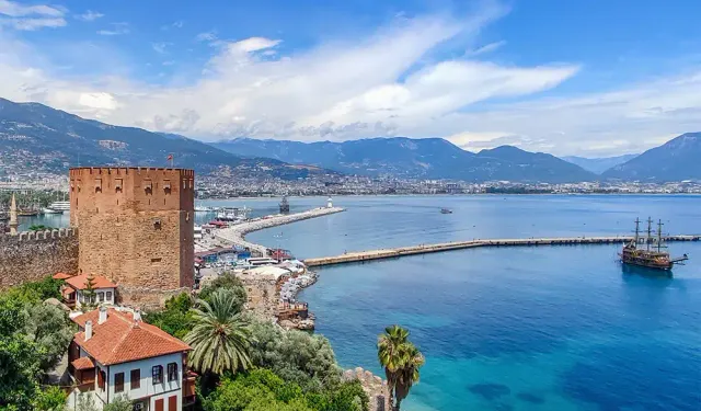 Alanya’da siyasi derbi