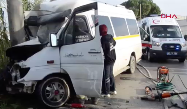 Antalya'da feci kaza: Cenazeye giderken ölümden döndü