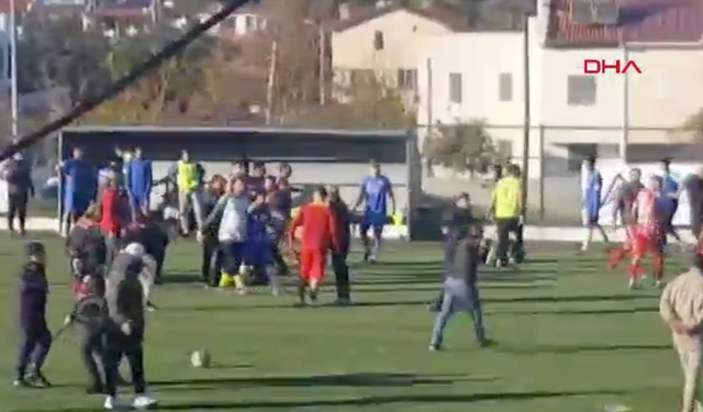 Maç sonunda saha karıştı; jandarma zor ayırdı