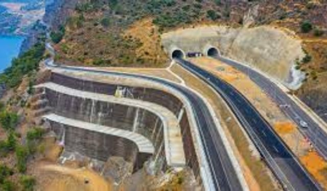 Antalya–Mersin’de ölüm yolu devre dışı: Yol 5 saate düşüyor