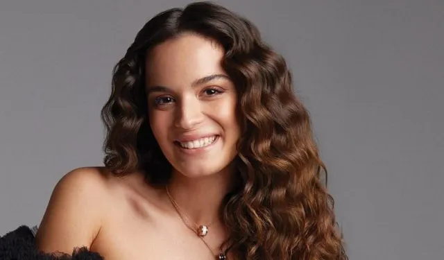 Sahnede feci kaza: Ünlü oyuncunun kafasına dekor düştü