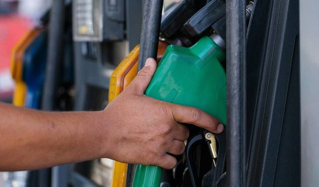 Akaryakıtta ibre tersine döndü: Dev indirim pompaya yansıyor