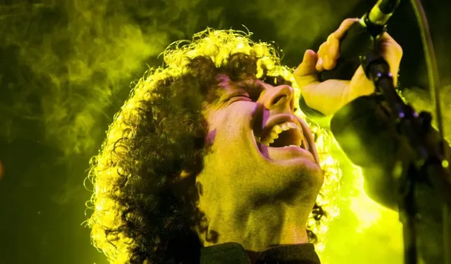 Yürüyüşe çıkan ünlü şarkıcı hayatını kaybetti