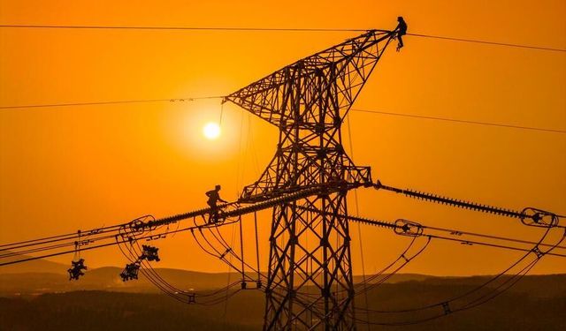 Elektrik kesintisi eğitimi vurdu: Okullar tatil edildi