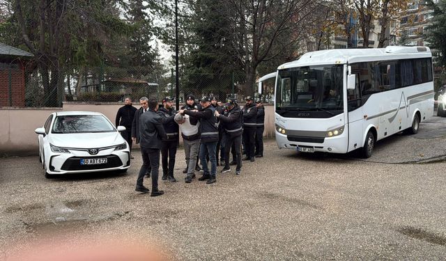 Korkunç plan: Öldürdüğü babasını kireçleyip havuzun deposunda saklamış