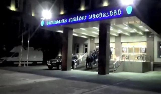 İl Emniyet Müdürlüğü binasına el yapımı patlayıcı atıldı