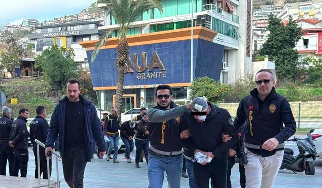 Alanya'da o kavga şok etmişti: Şüpheliler bandajlarla hakim karşısında