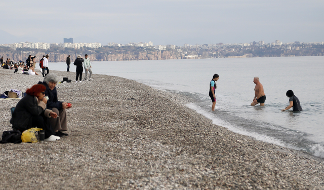 Antalya'da yeni yılın ilk haftasonunda bahar havası