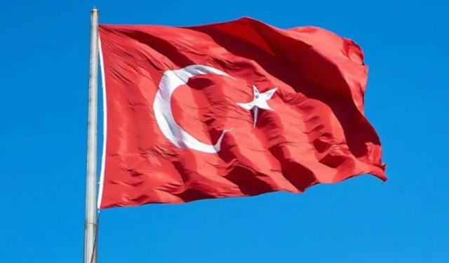 Alanya’da bayrak öfkesi: "Hain ellere geçit verilmeyecek"