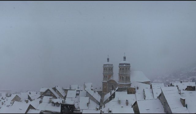 Turuncu alarm verildi: Yüzbinlerce hane elektriksiz kaldı