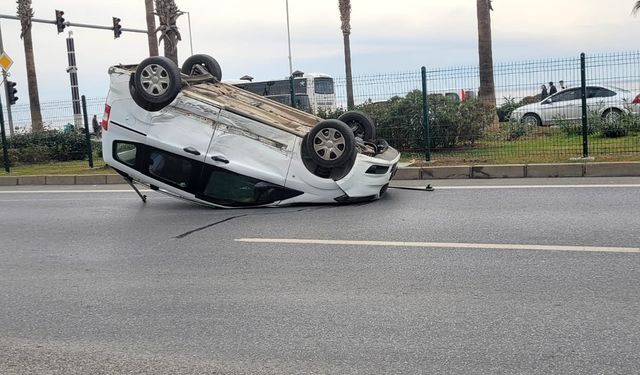 Alanya'da korkutan kaza! Kavşakta iki araç çarpıştı