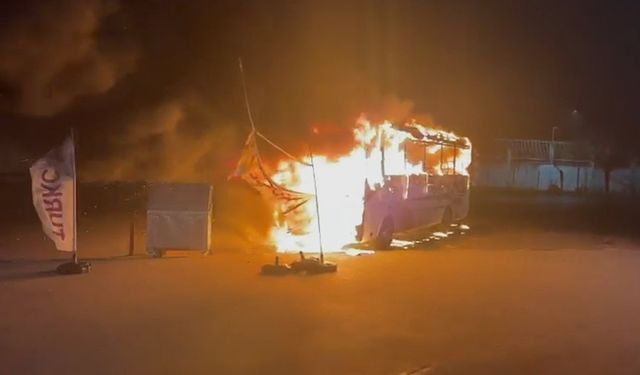 Yolcu otobüsü alev alev yandı