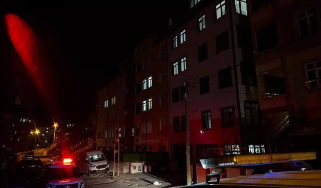 Kadın 14 yaş küçük erkek arkadaşını balkonda öldürdü