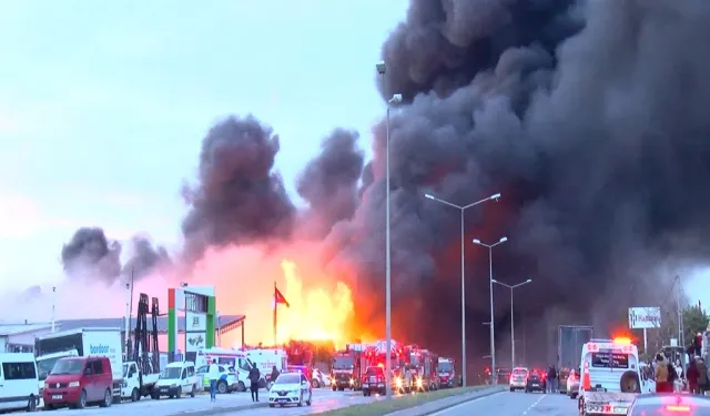 Kasa fabrikasından alevler yükseldi: Korkunç görüntüyü herkes kaydetti!