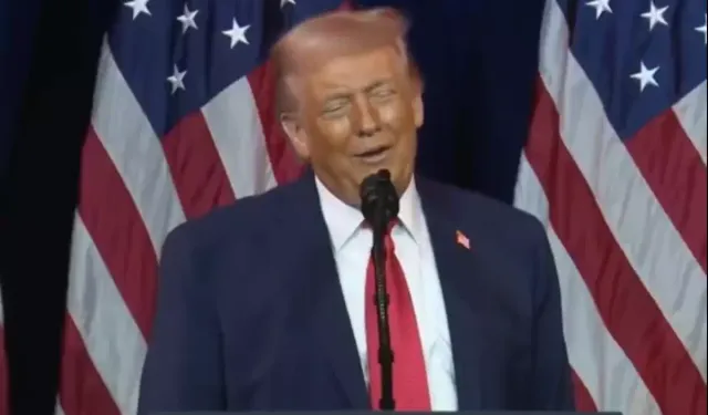 Trump'tan akıl almaz hareket: Kürsüye çıkıp trans taklidi yaptı!