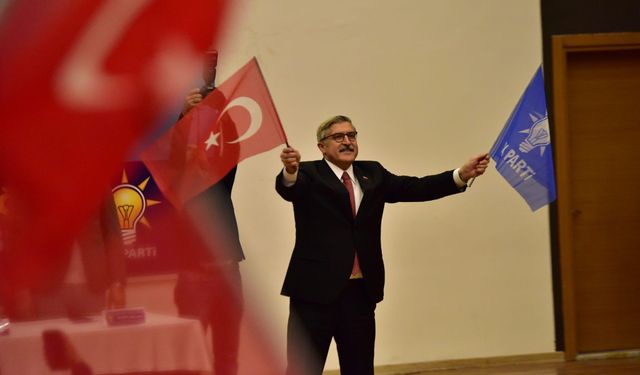 “Bayrağa uzanan eller kırılır; bu millet bayrağı yere düşürmez, vatanı böldürmez, Türkiye yenilmez”