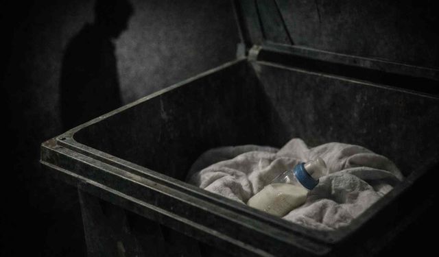 Çöpte yeni doğmuş erkek bebek bulundu