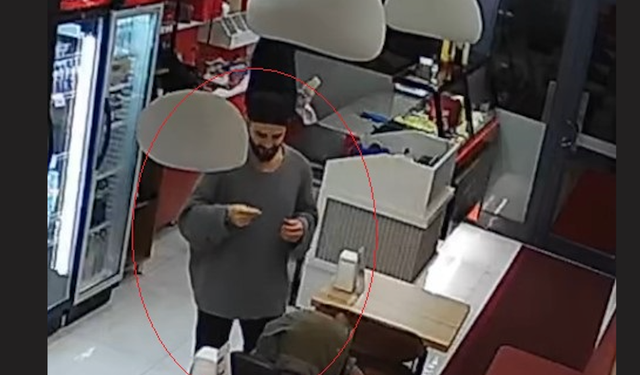 Önce çiğ köfte sipariş etti; sonra yaptığıyla şoke etti