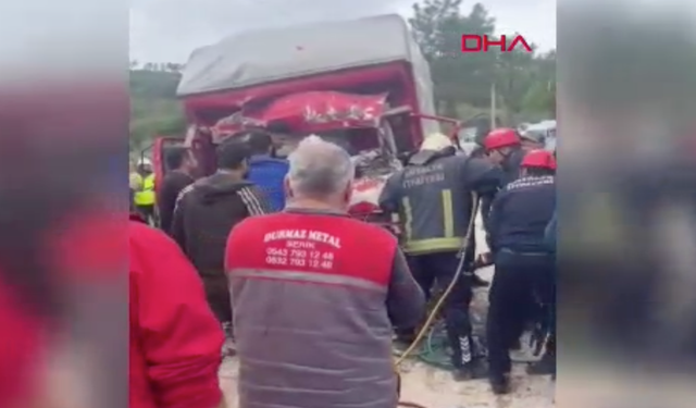 Antalya'da iki kamyon birbirine girdi: 1 ağır yaralı