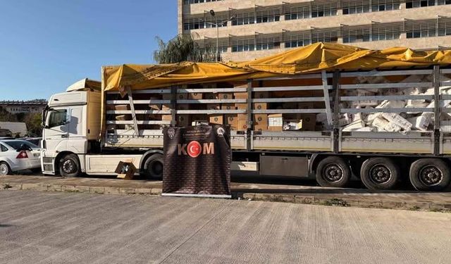 Antalya’da bir tırda 7 milyon 440 bin kaçak makaron ele geçirildi