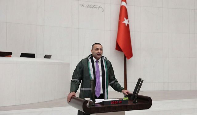 Takım elbiseler arasında bir üretici nefesi: Aykut Kaya'dan dev farkındalık