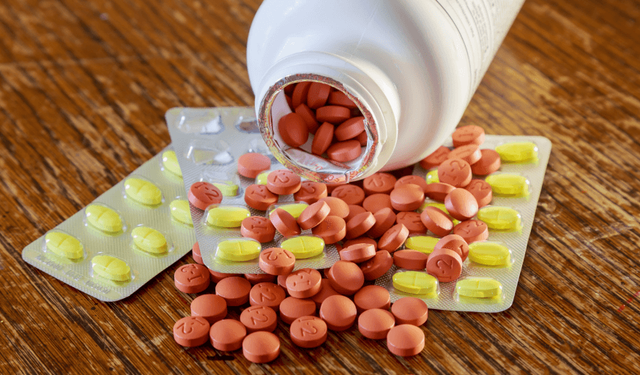 Alanya’da çok sayıda hap içerek canına kıymak istedi