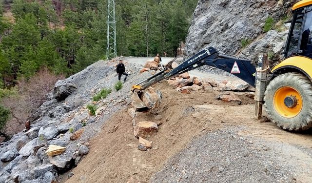 Alanya'da yol bakım çalışmaları sürüyor