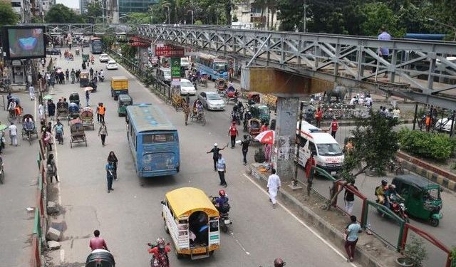F*acia gibi olay: Tren ve otobüs çarpıştı; çok sayıda ölü ve yaralı var