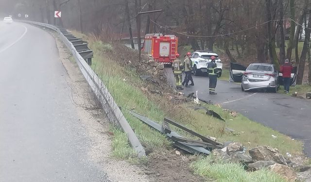 Kontrolden çıkan araç alt yola düştü: 4 aylık bebek de yaralı