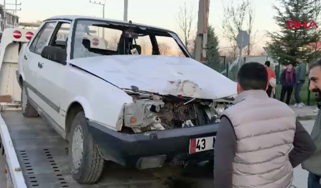 Kontrolden çıkan otomobil, TIR'a çarptı