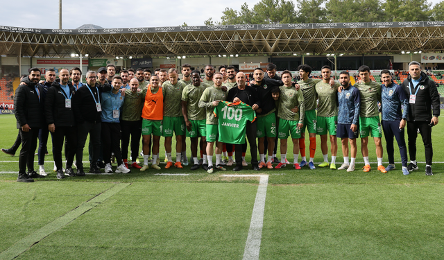 Janvier Alanyaspor’da dalya dedi: 100. maça özel tören
