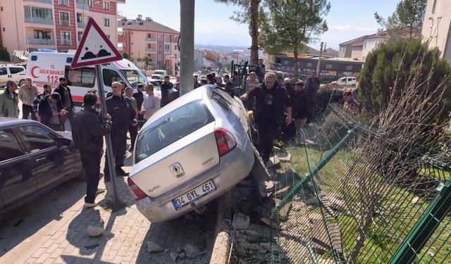 Feci kaza: Dede ve torunlarını ezdi geçti
