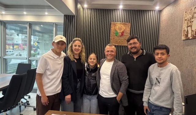 Mehmet Korkmaz’a ofiste sürpriz doğum günü kutlaması