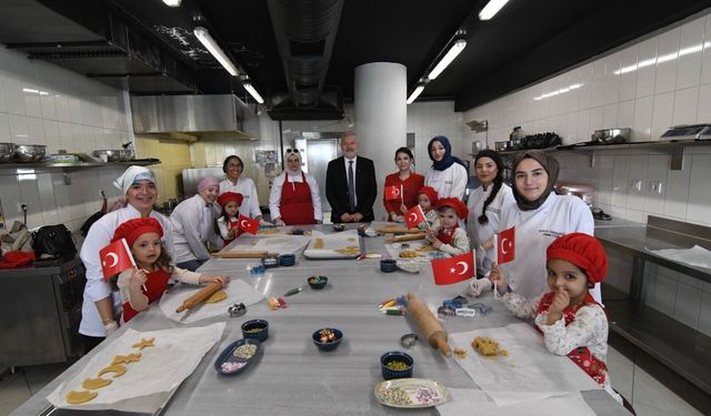 Alanya Üniversitesi’nde 23 Nisan’a özel “Minik Şefler Atölyesi” yoğun ilgi gördü