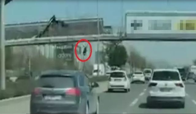 Üst geçitte afiş asarken can verdi